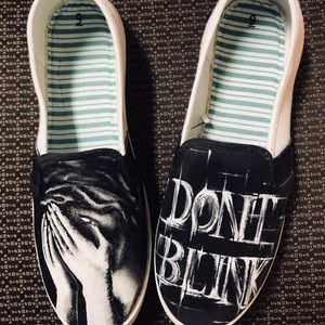 Weeping Angel Canvas Shoes